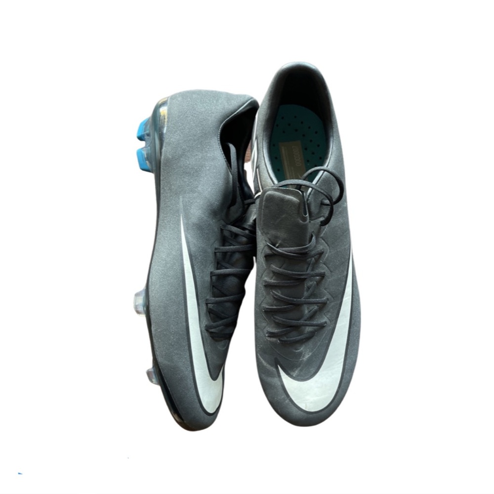 Cristiano Ronaldo  CR7 soccer cleats Youth  5.5